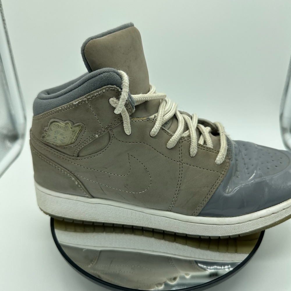 Nike Jordan 1 one retro kids, size 5y, used for a month after buying off posh.